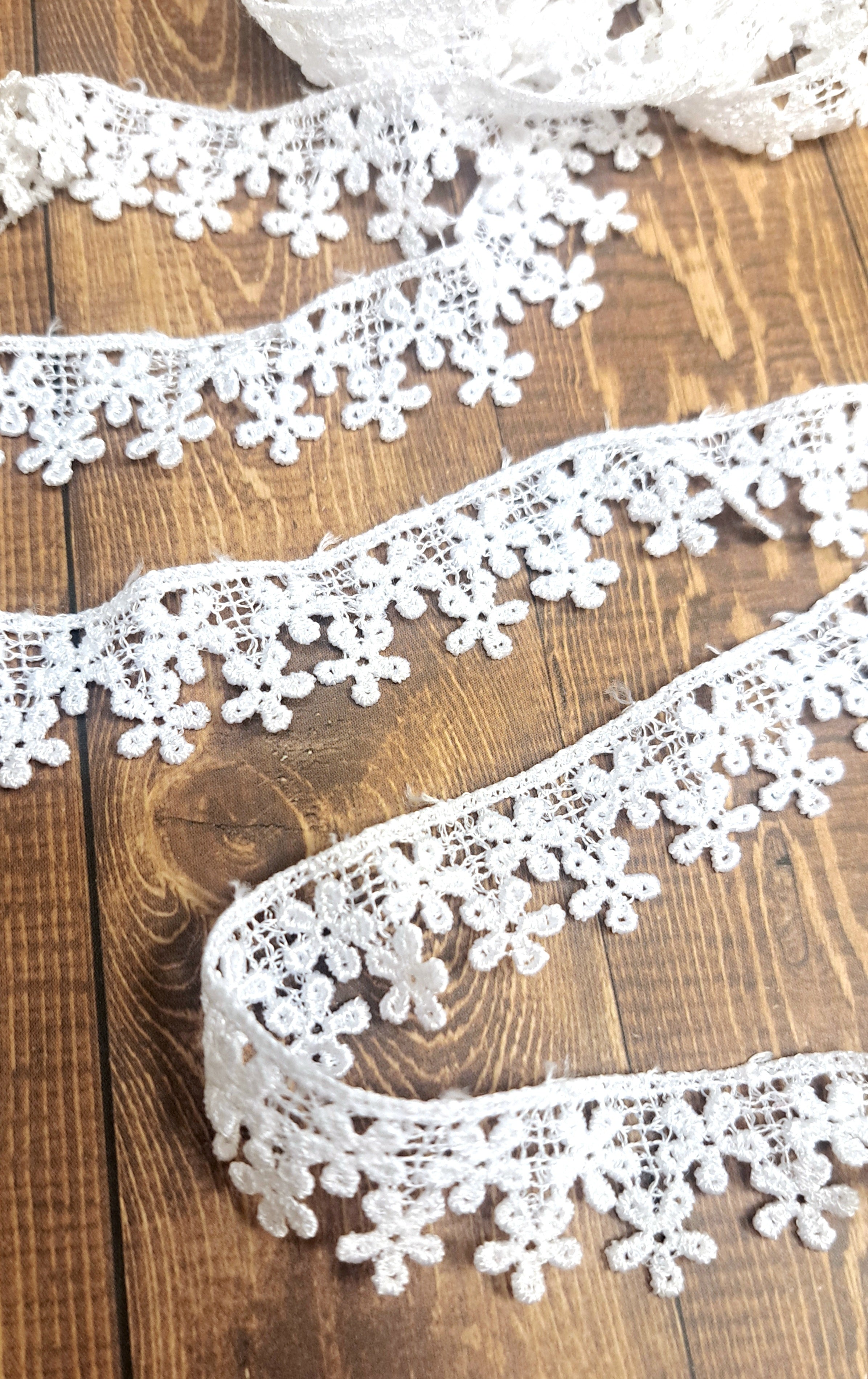Flower Ribbon - Trippel flower White METERSVIS