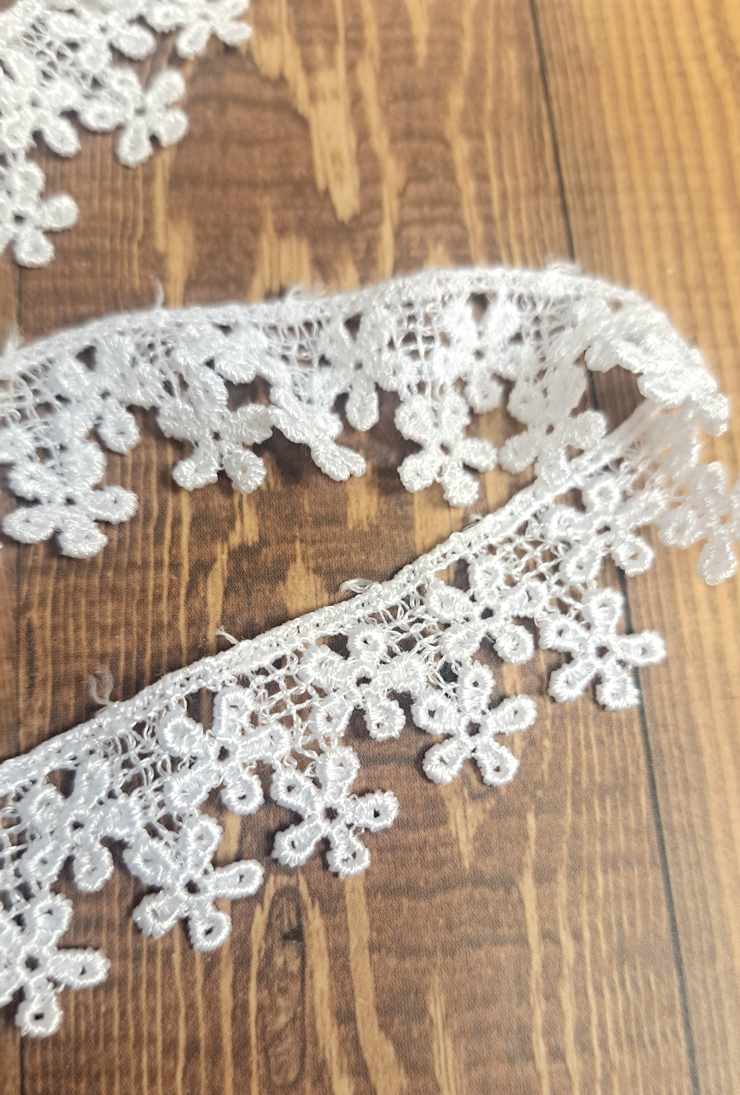Flower Ribbon - Trippel flower White METERSVIS