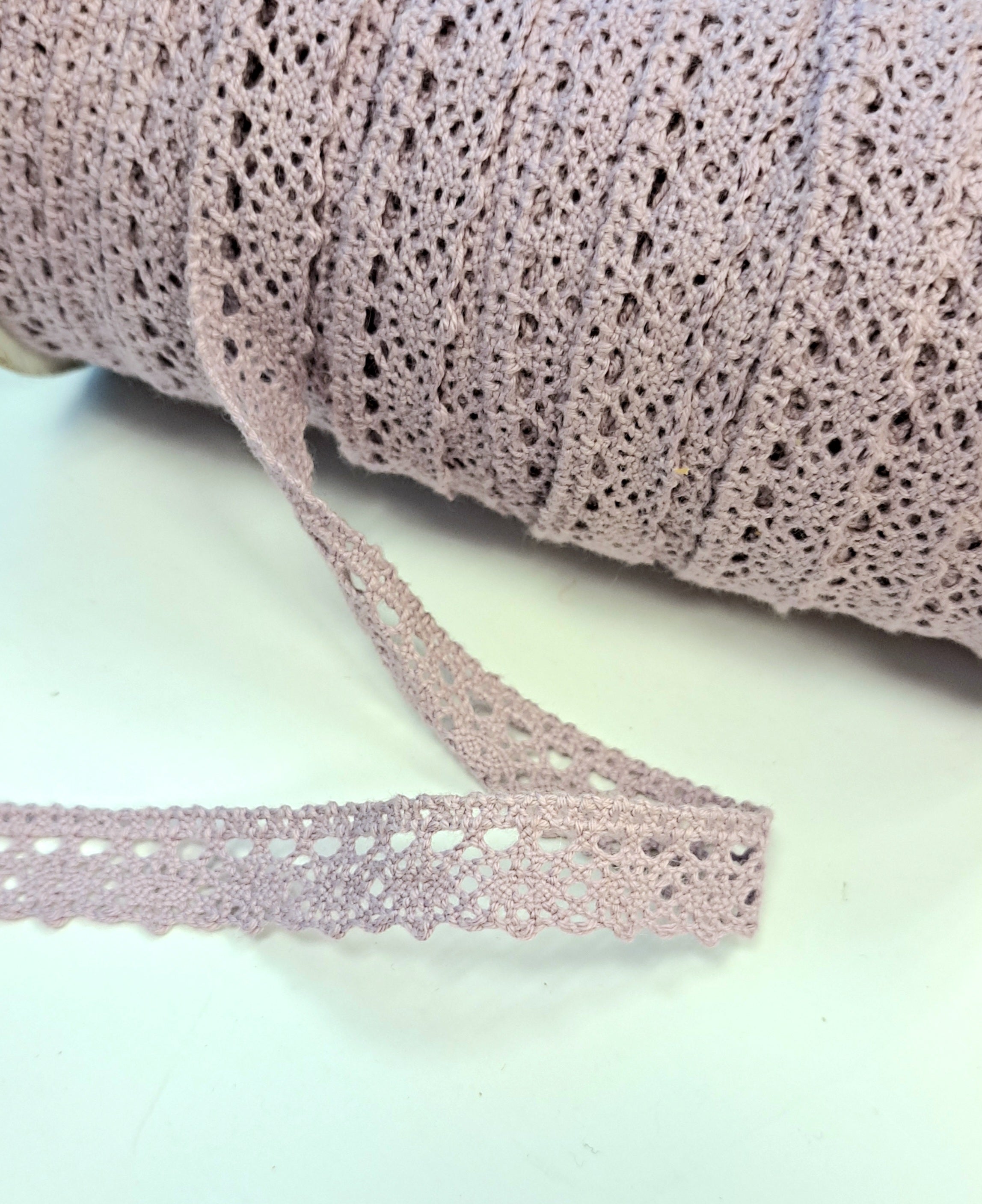 Crochet Lace Ribbon - Lavender (metervis)