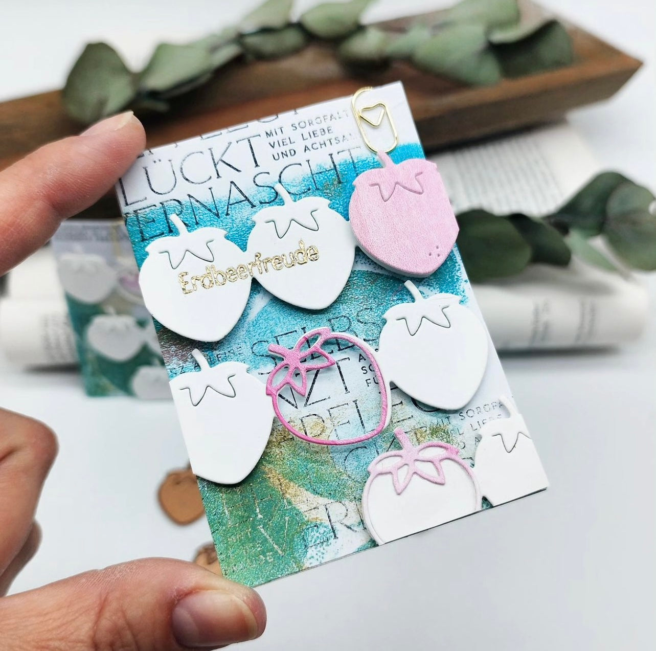 Alexandra Renke - Dies - Strawberry line