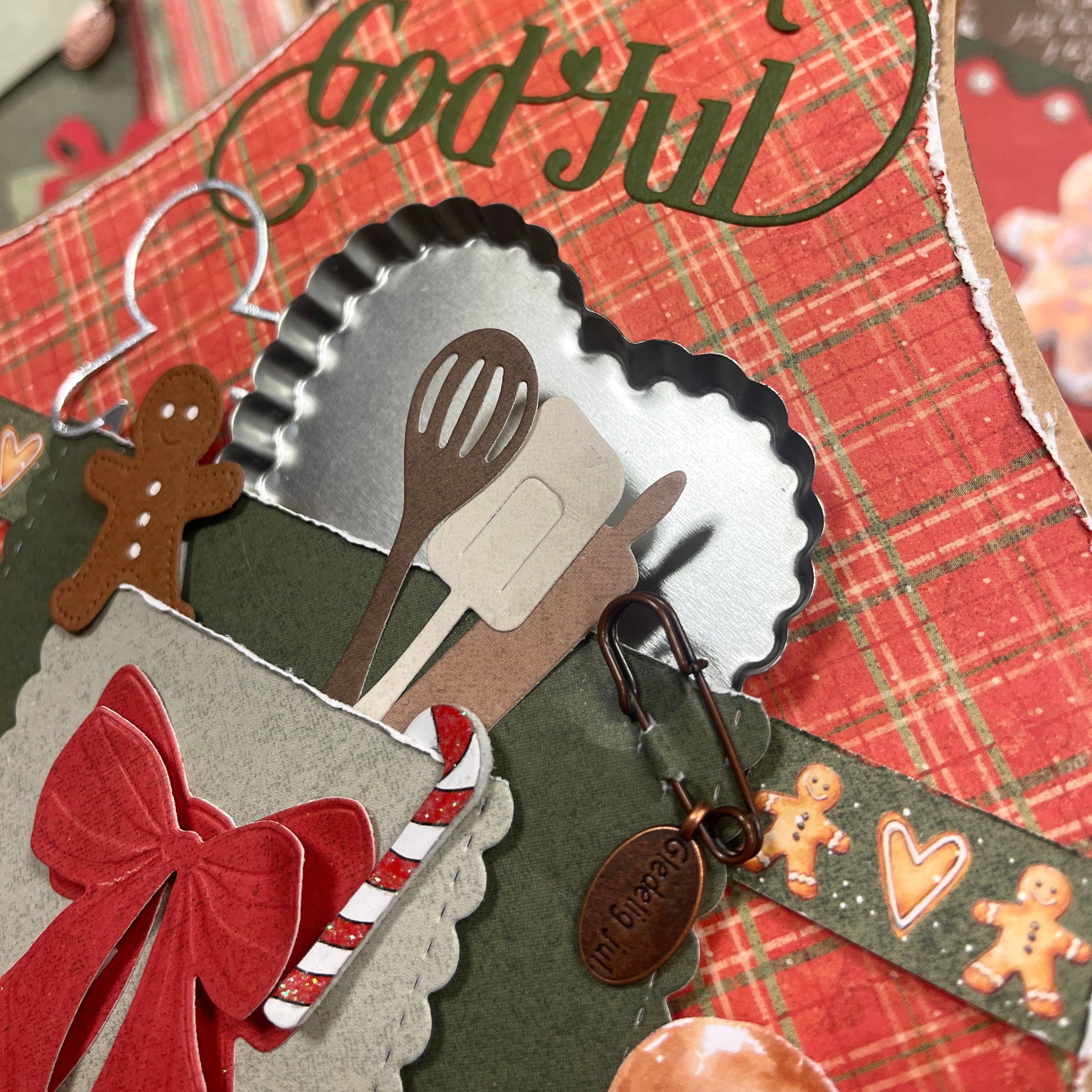 Maya Road - Kakeform - Vintage Metal Heart Tart Tin