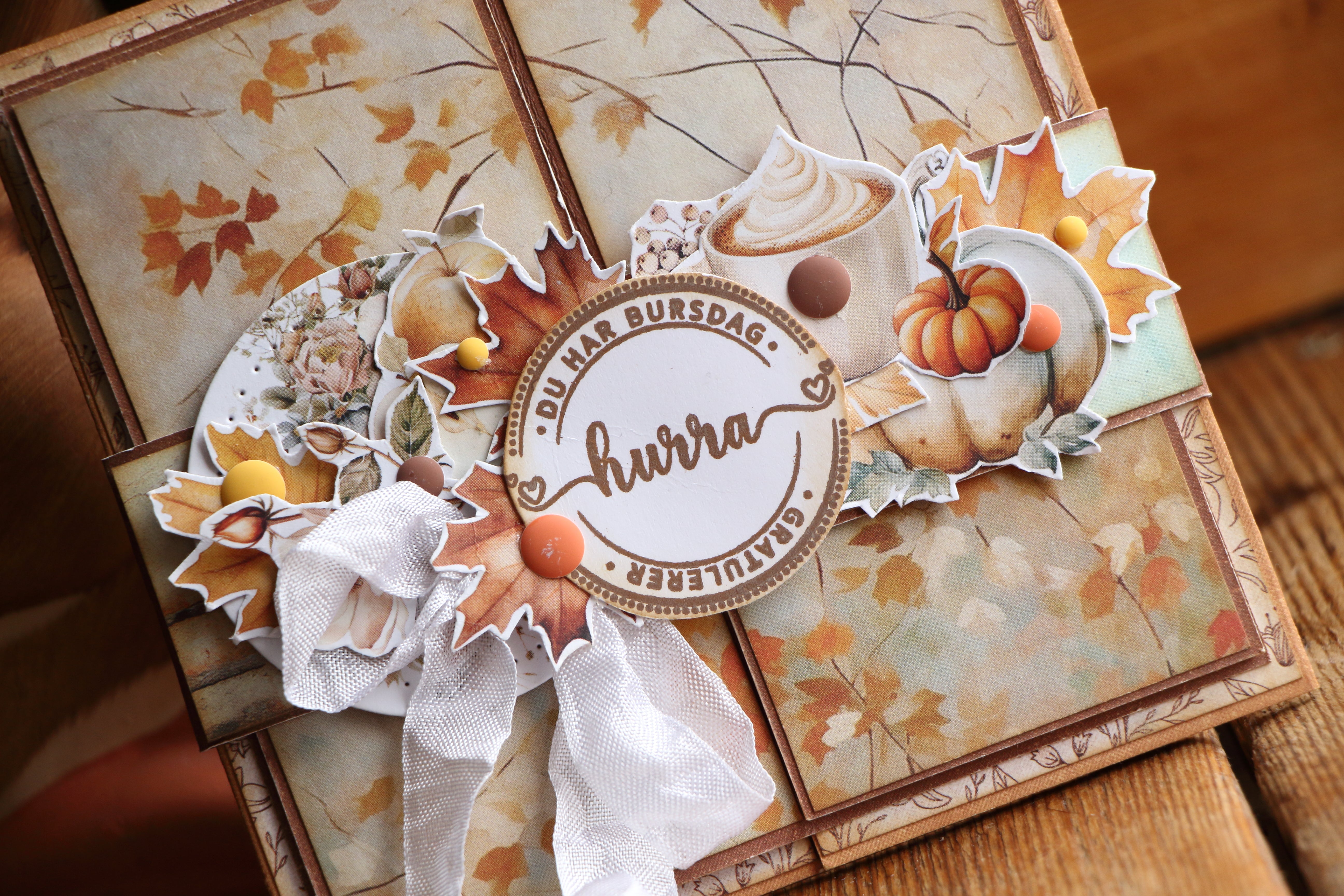 Scrap a long - Høst 2026 - Yasmin Lukekort - Fullt kit - Utsending starter 7/9