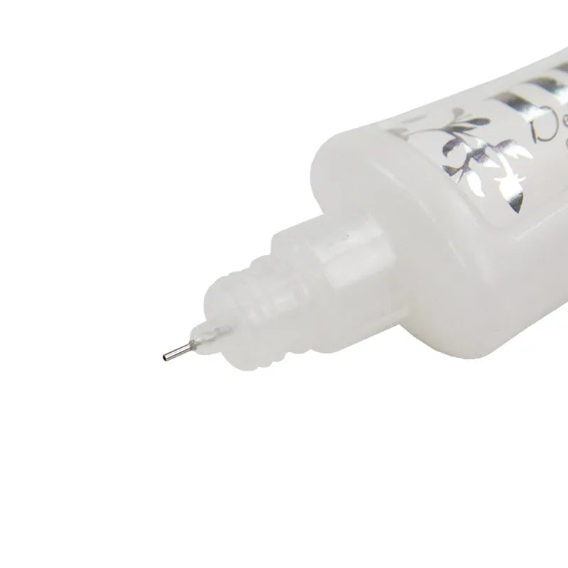 Nuvo - Deluxe Adhesive  - Clear Drying Craft Glue - 120 ml
