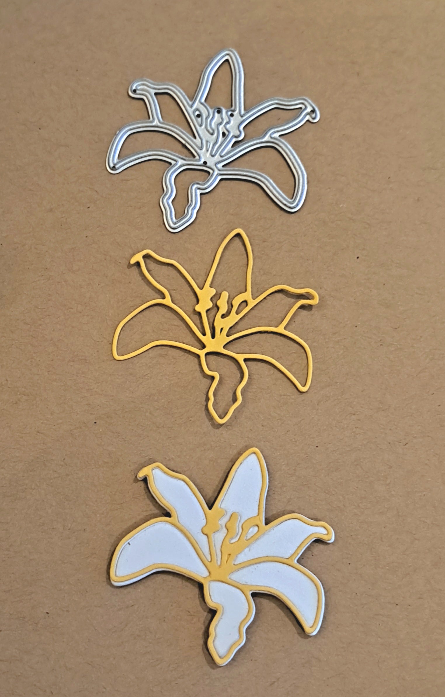 Card Deco Essentials - Dies - Lily - Påskelilje