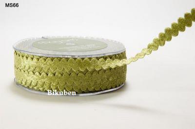 May Arts: Velvet Ric Rac - Green (metervis)