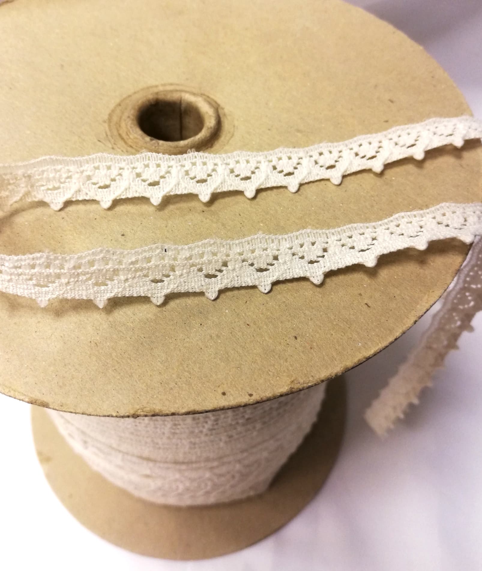 Cheep Trims - Poly Raschel Lace - Ivory METERSVIS