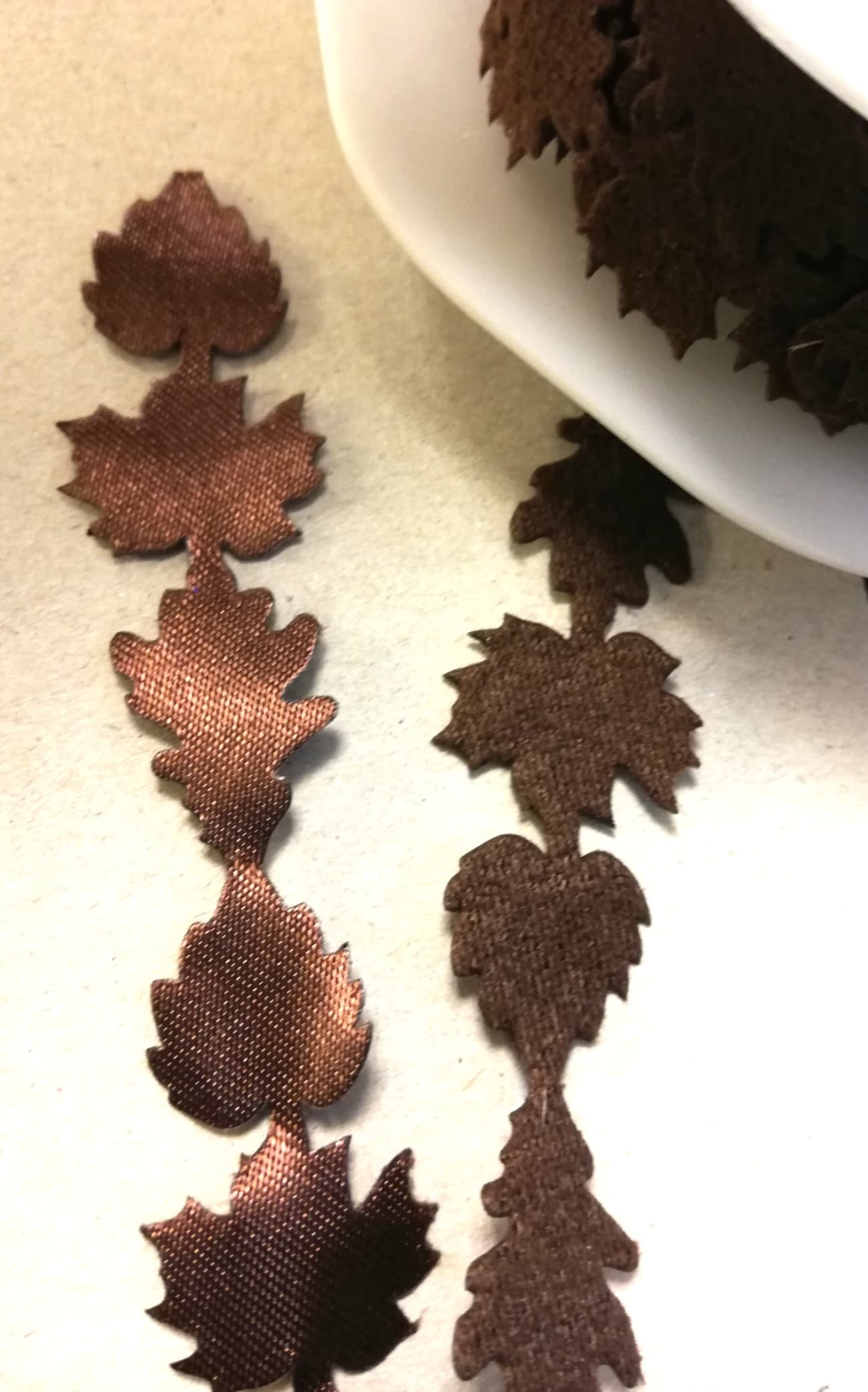 Vivant Autumn Leaves  - Brown (metervis)