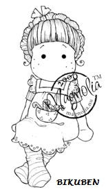 Magnolia: Sitting Tilda with candy