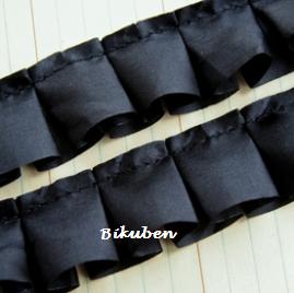 Maya Road - Satin Pleat Edging - Black (metersvis)