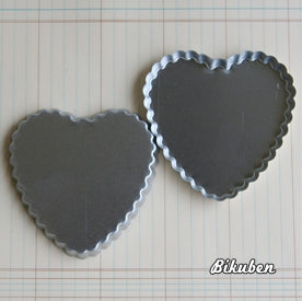 Maya Road - Vintage metal Heart Tart tins