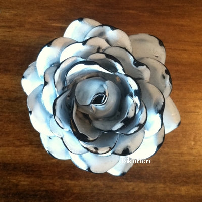 Melissa Frances - Magnetic Metal Flower 2"