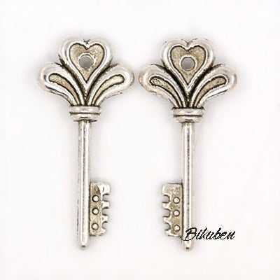 Charms - Antique Silver - Heart Pendant Key