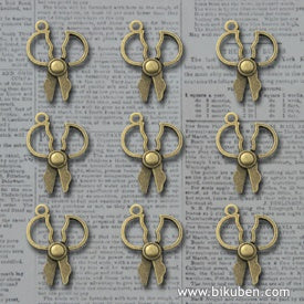 Maya Road - Vintage Findings - Shear Charms