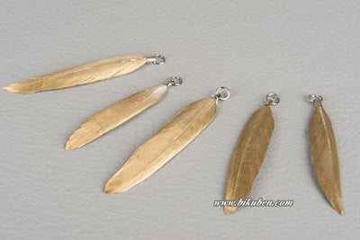 Fjær m/oppheng - Chic Gull Mørk