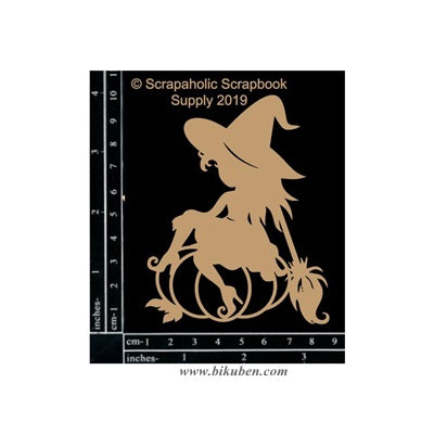 Scrapaholics - Chipboard - Witch on pumpkin