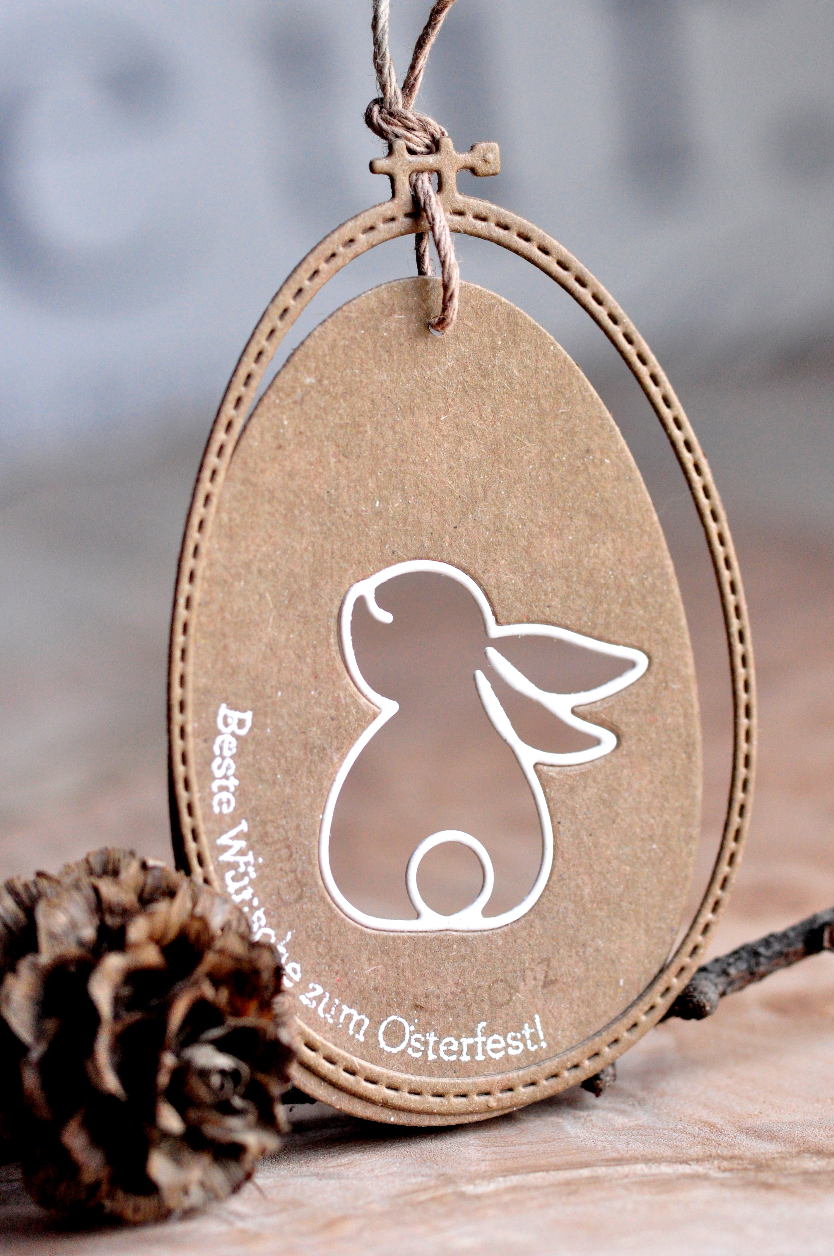 Alexandra Renke - Dies - Embroidery Hoop egg big