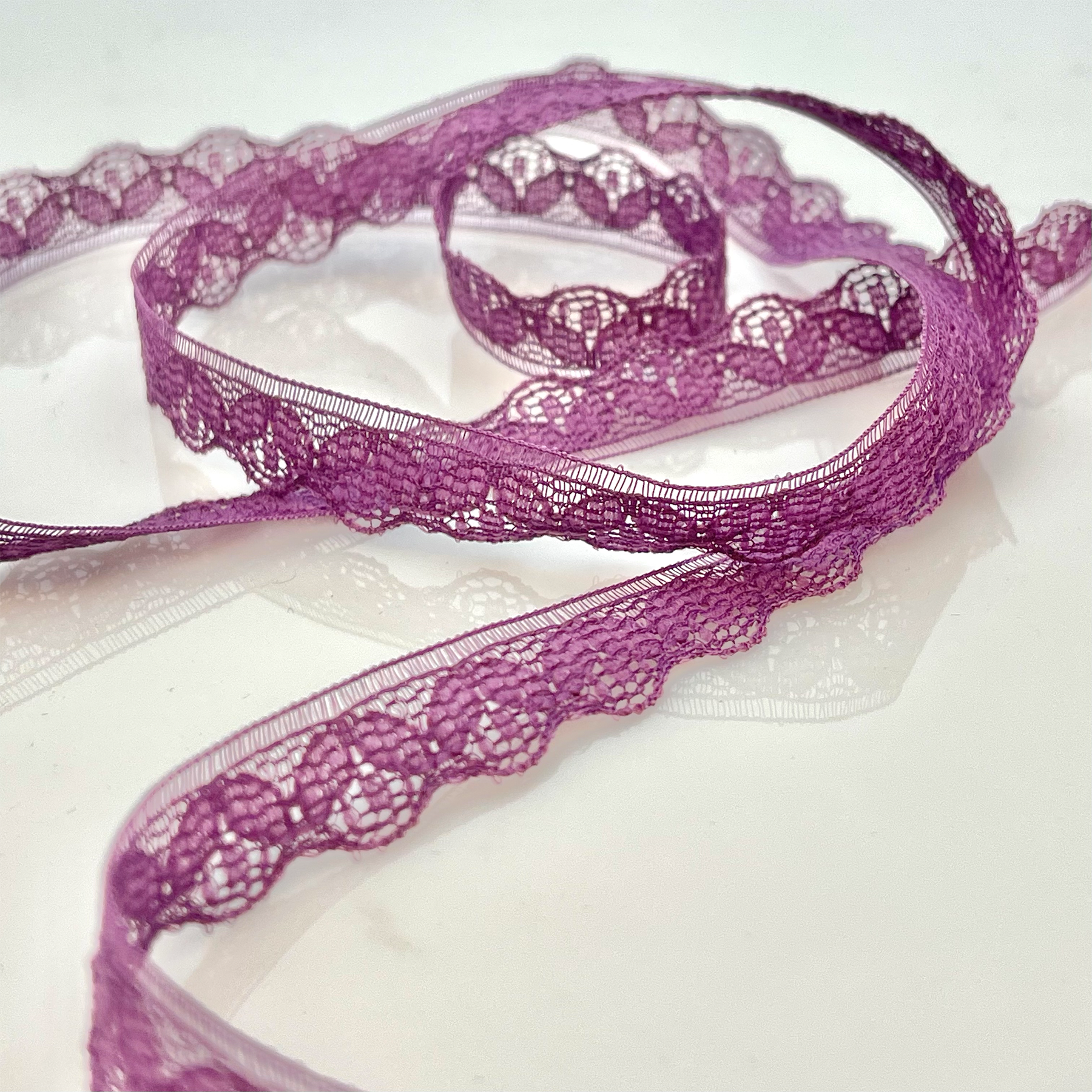 Cheep Trims - Flat Raschel Lace - Plum METERSVIS