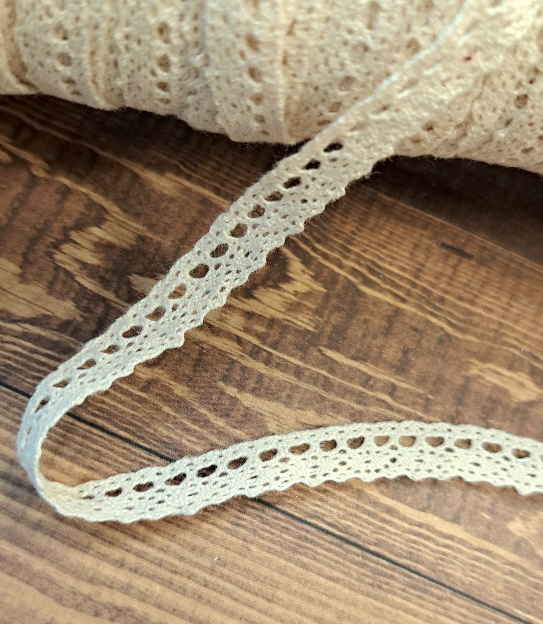 Crochet Lace Ribbon - Cream (metervis)