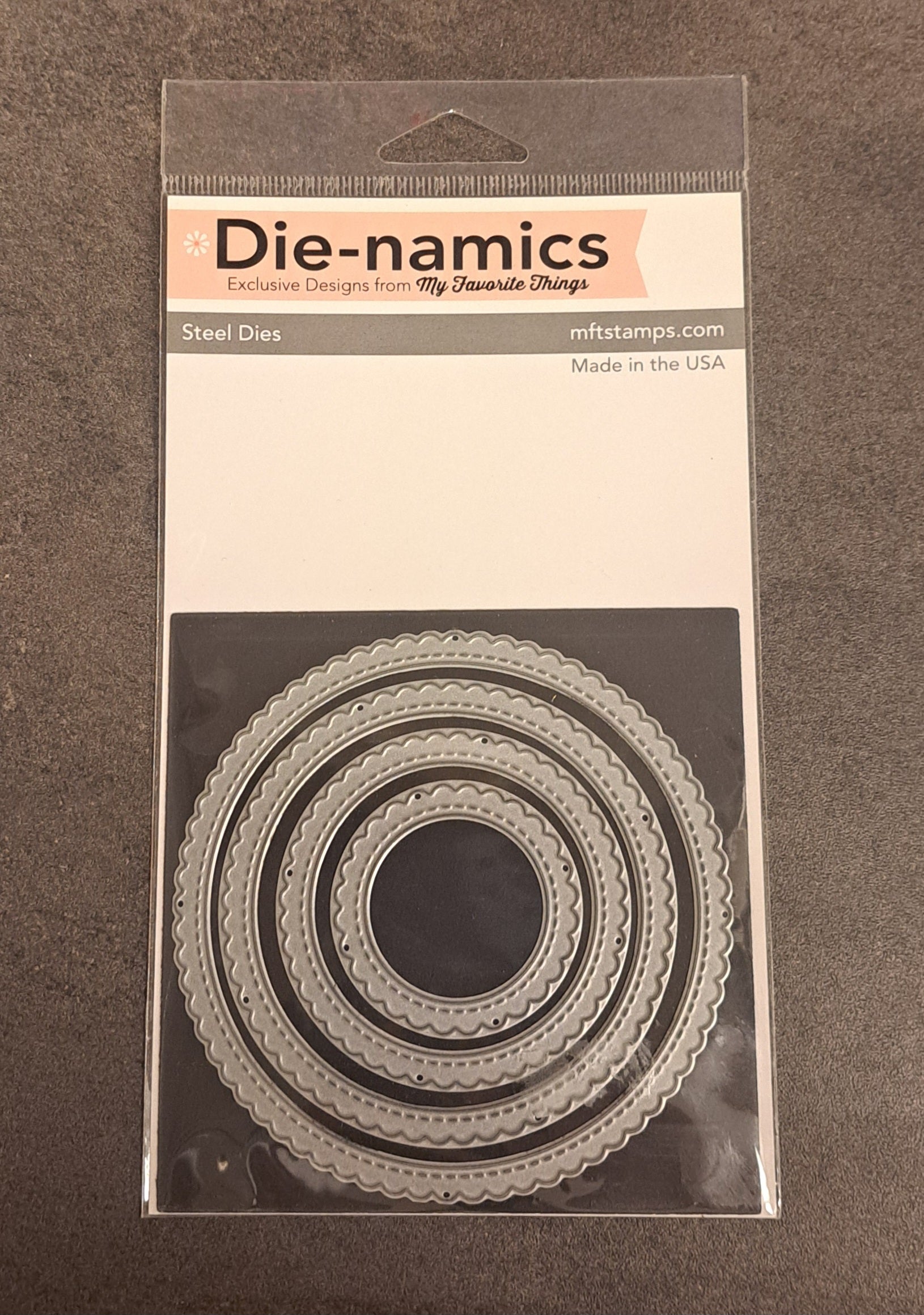 Die-namics: Stitched Circle Scallop Edge Frames