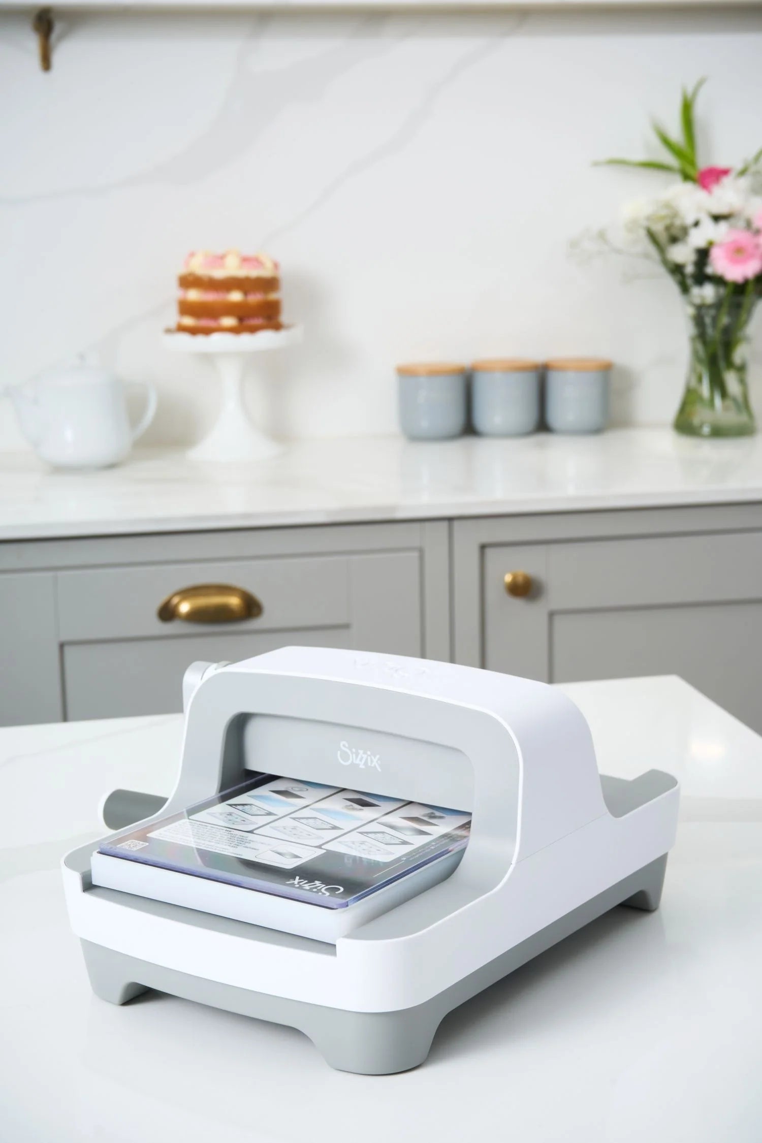 Sizzix - Big Shot Machine - Grey and White - New Edition