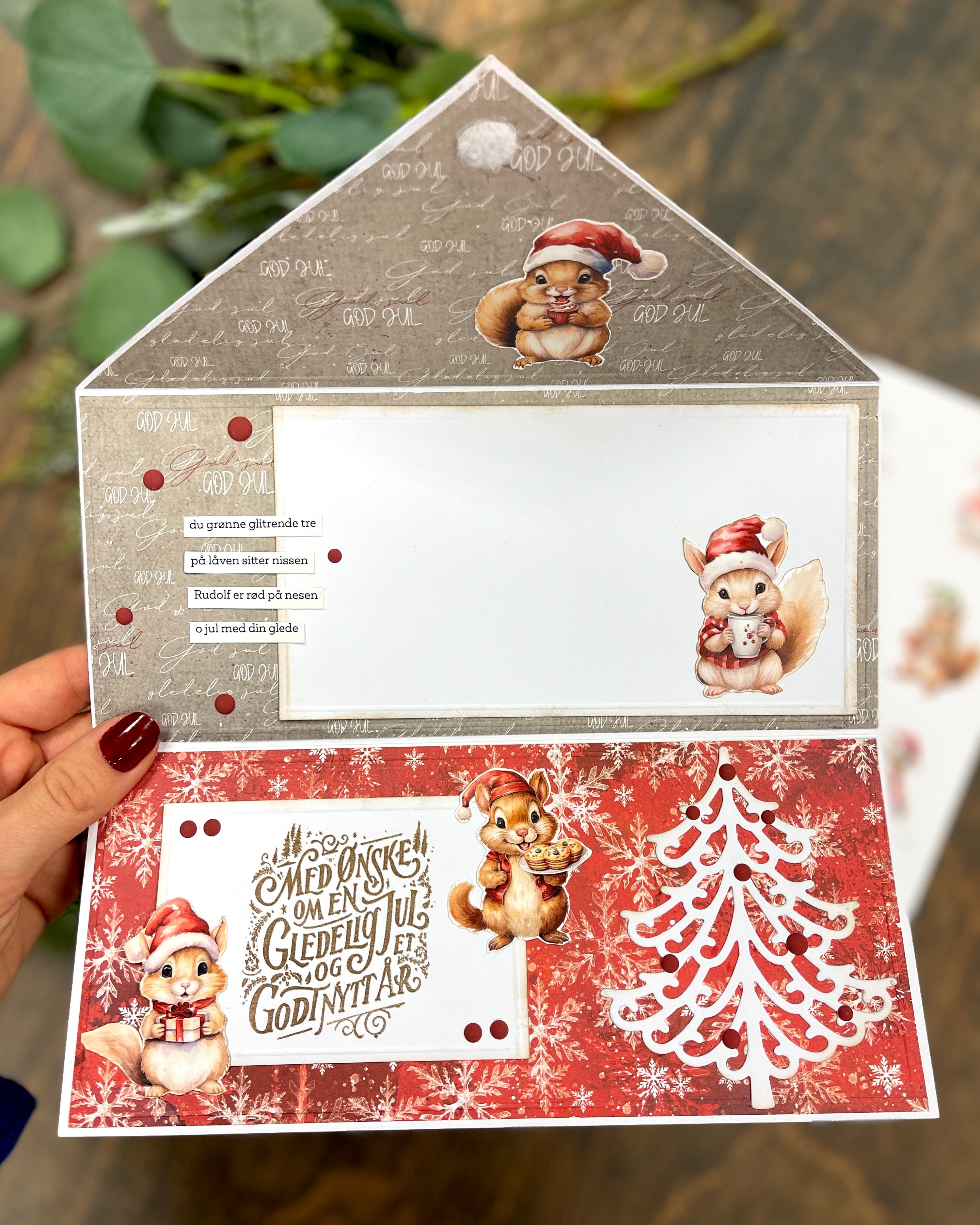 Bikuben Hobby  - Klippeark  A4 - Ekorn og ender i julestemning