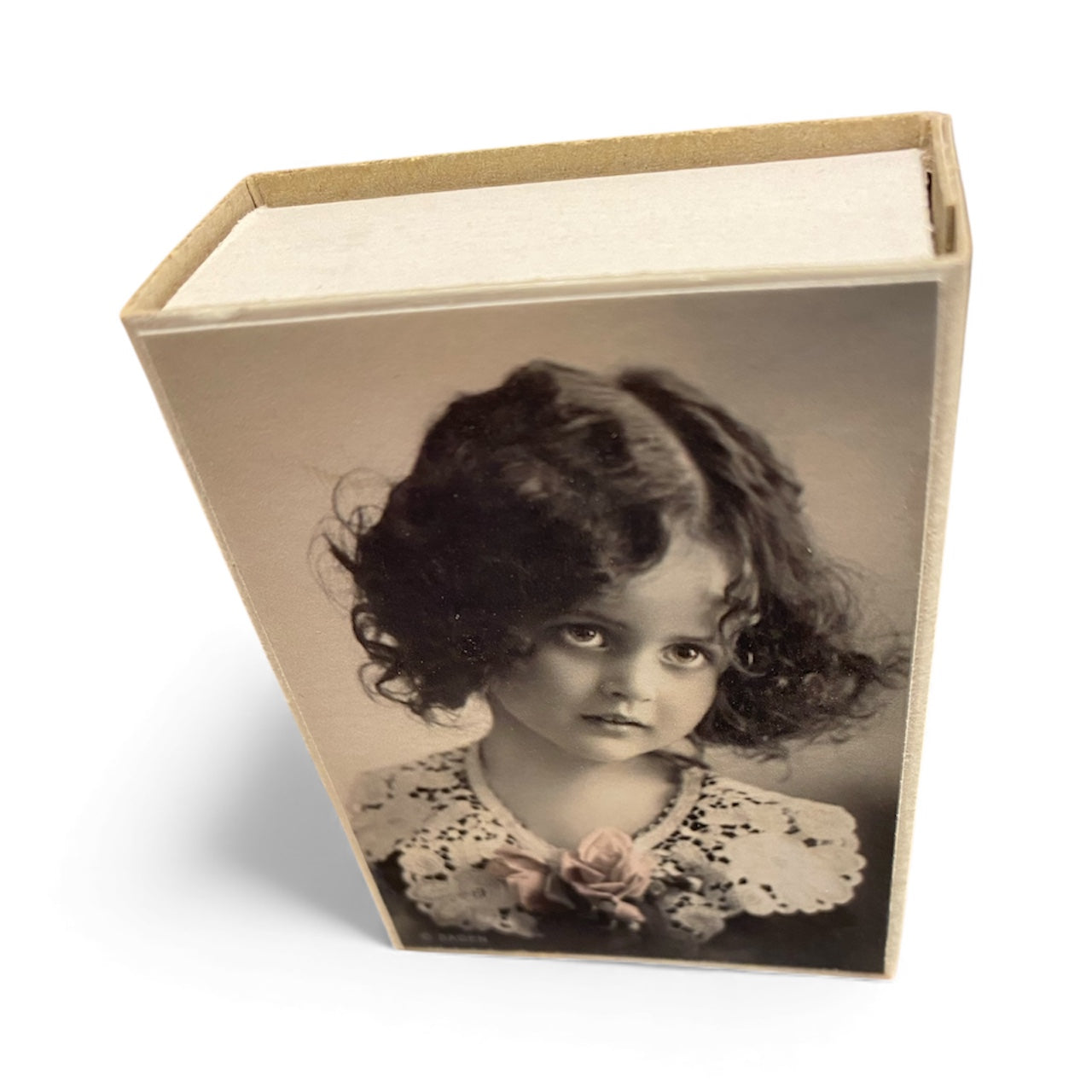 Sagen Vintage Design - Fyrstikkeske - Vintage jente