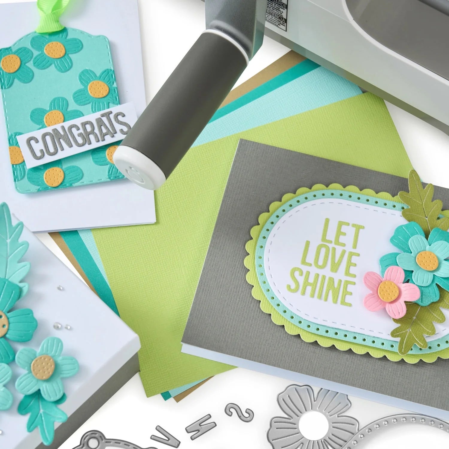 Sizzix - Big Shot Machine - Grey and White - New Edition Starter Kit