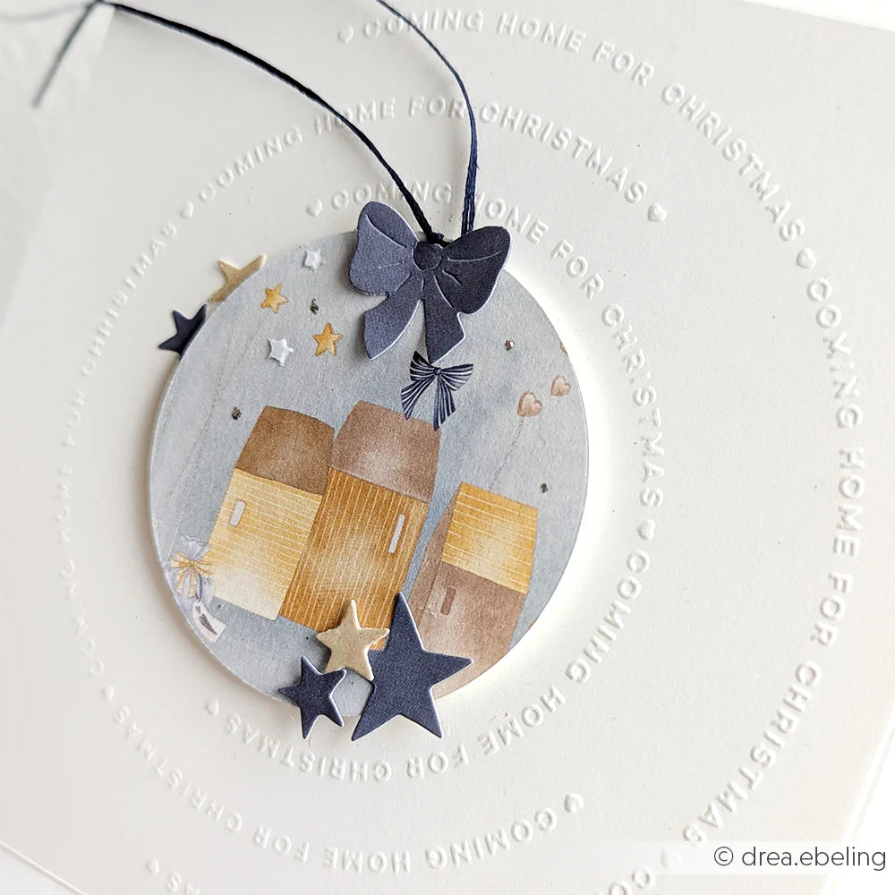 Alexandra Renke - Embossing Folder - Typo Coming home for christmas