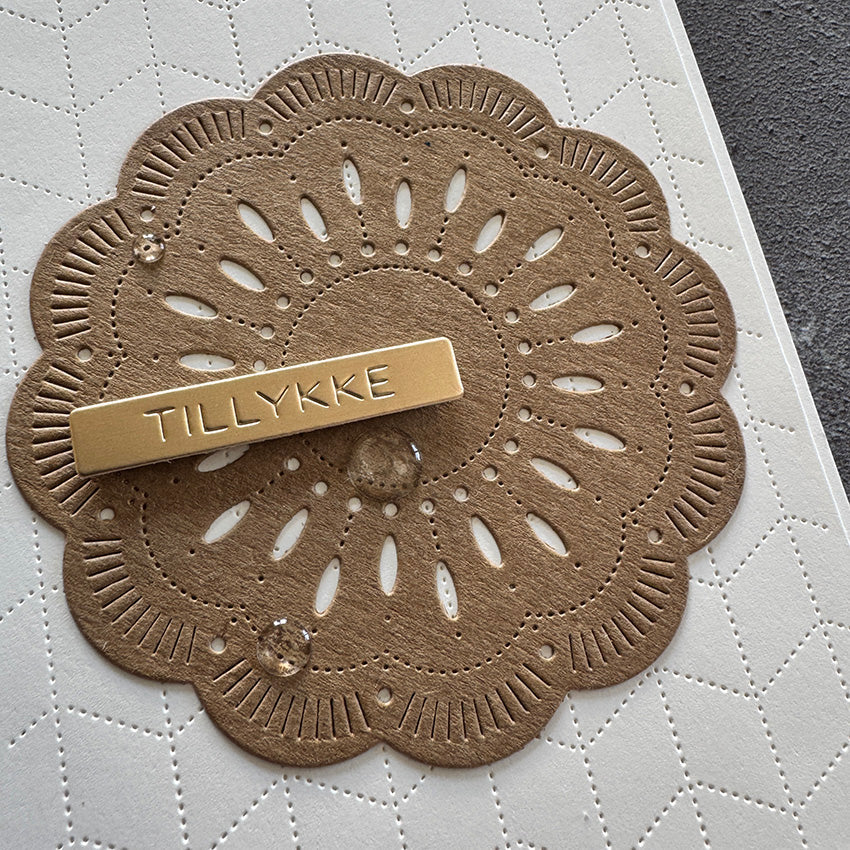 Simple and Basic - Dies - Doily on a tag