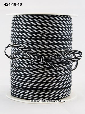 May Arts - Solid - Diagonal Stripes - Black - Metervis
